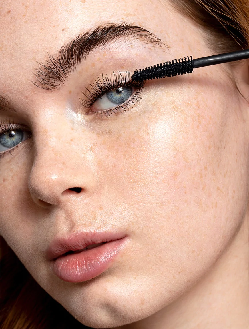 Triple-Shot-Mascara-Model-1-min